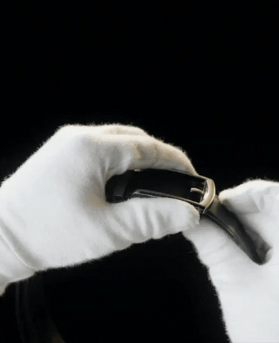 Releasing and adjusting the Vitello belt buckle