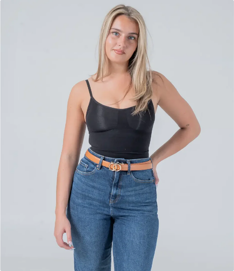 Woman wearing a Vitello belt with jeans