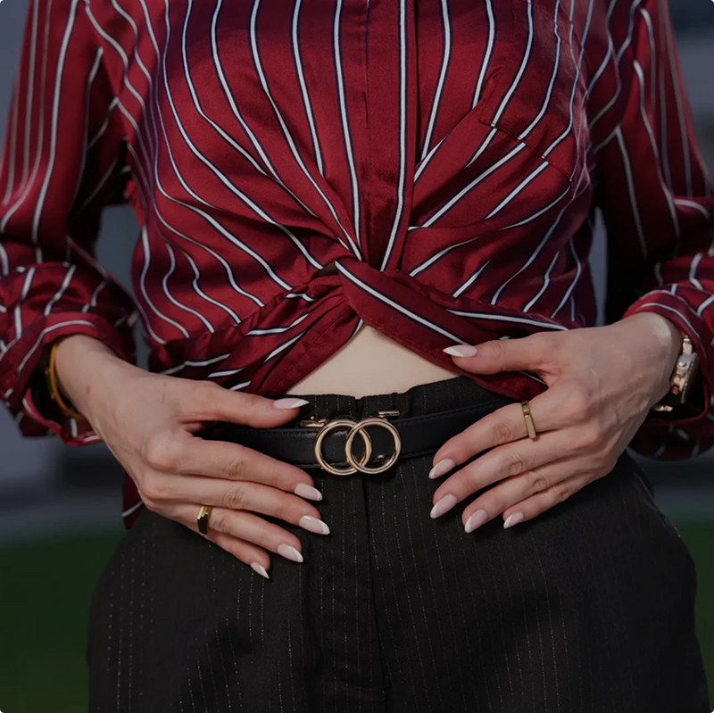 Woman wearing a Vitello belt
