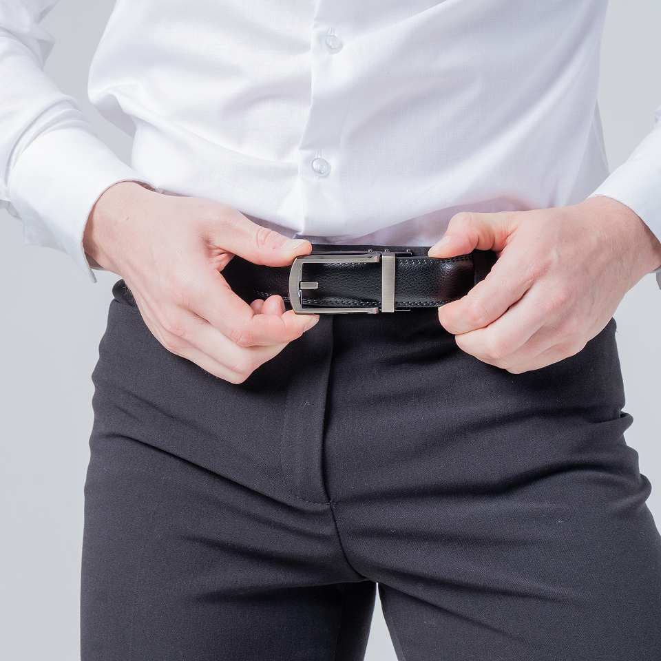 Man wearing a Vitello leather belt